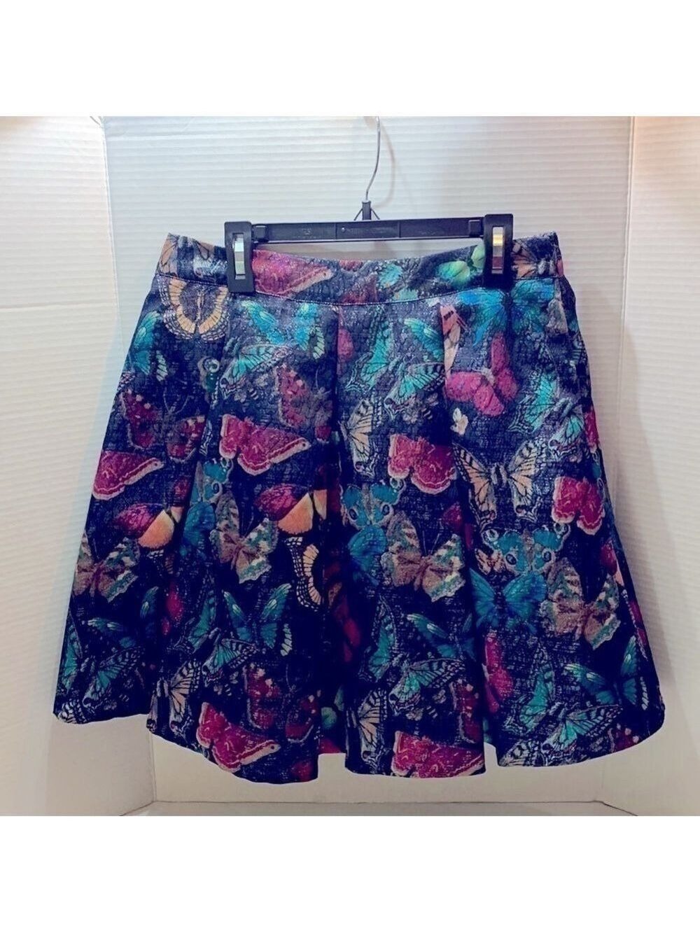 Yumi Box Pleated Butterfly Skirt. SZ S (2/4)